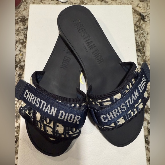 Christian Dior Revolution slide. 100% authentic, Great condition! - Picture 1 of 4
